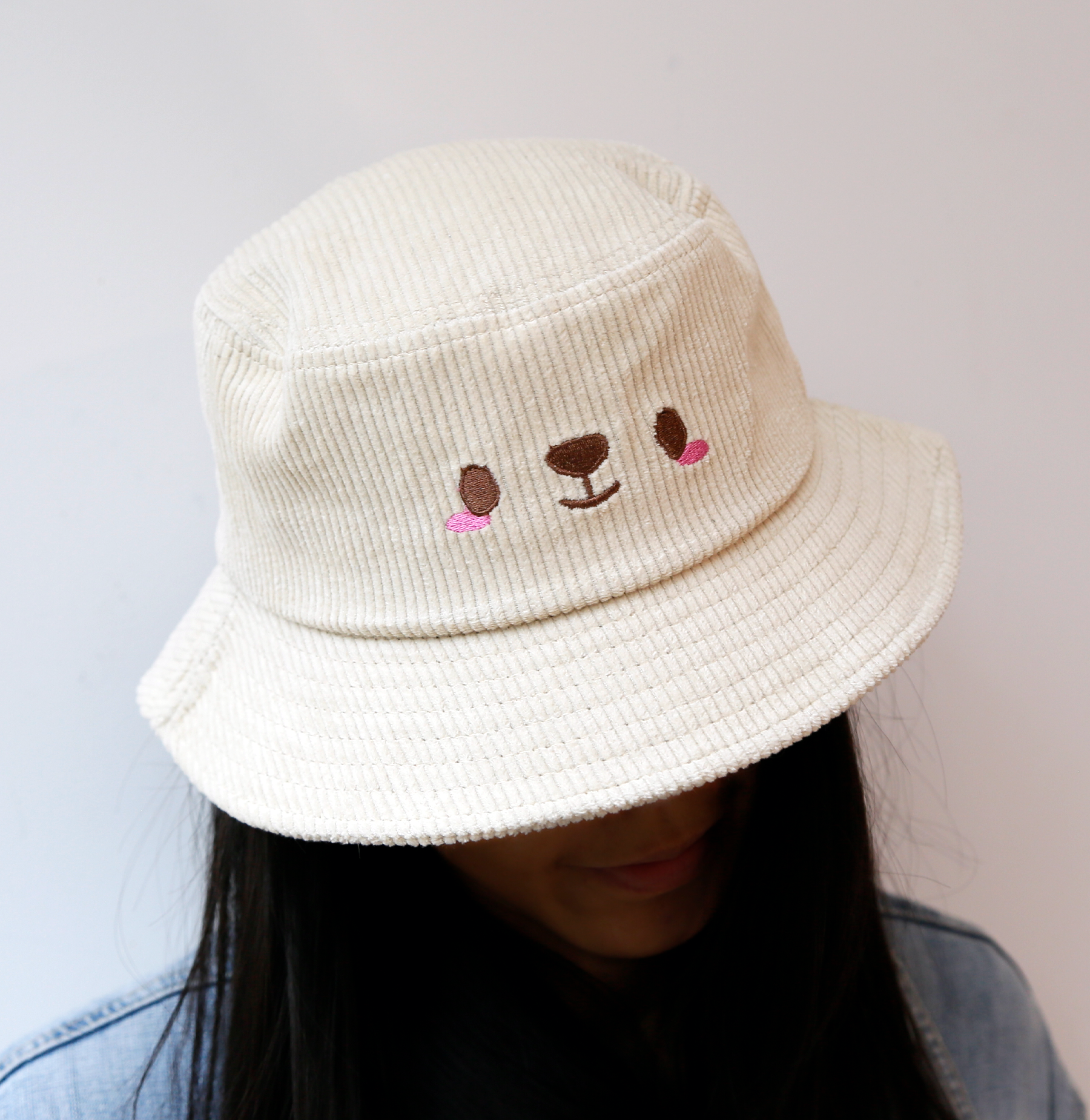 MozoMozo Oatmeal Kuma Bucket Hat