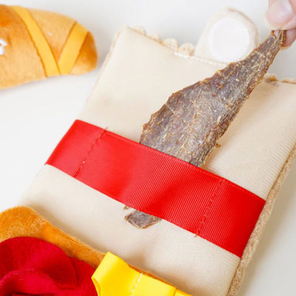 集体爪子嗅闻玩具